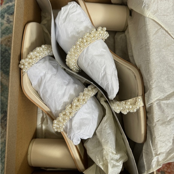 Dolce Vita Noel Heels Vanilla Pearls - Picture 3 of 6